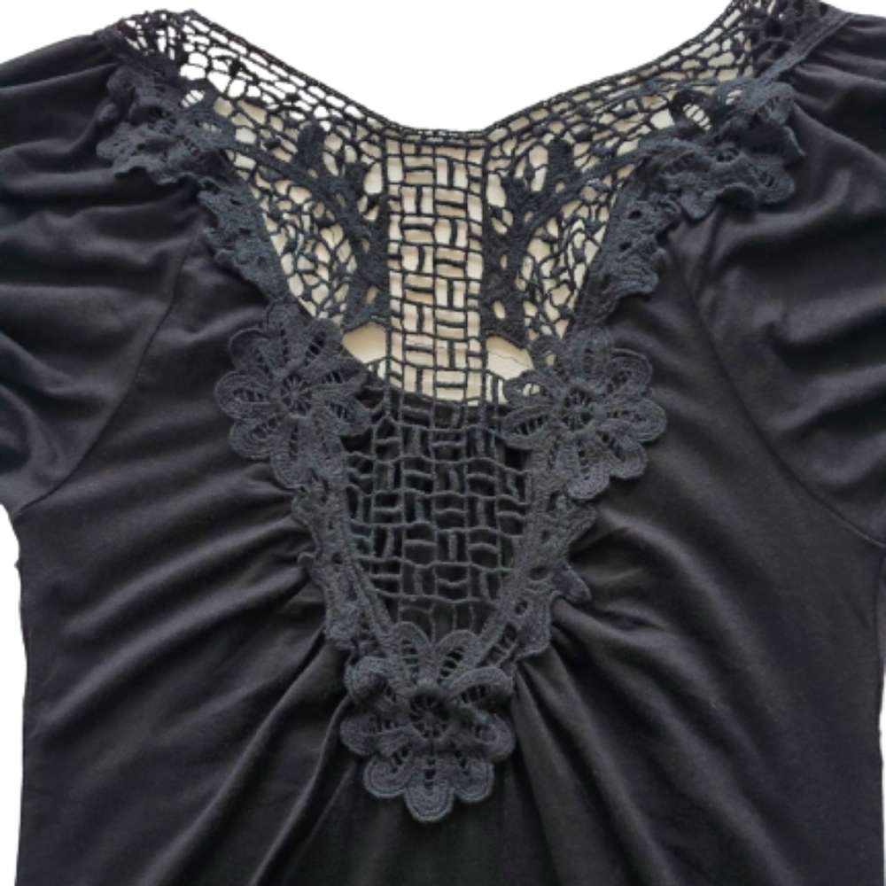 NWT BLACK LACE BACK SHIRT SLEEVE RAYON T-SHIRT ( SIZE Ĺ)